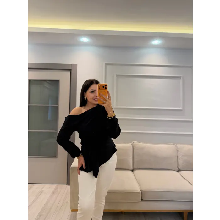 Önü Büzgülü Kayık Yaka Bluz