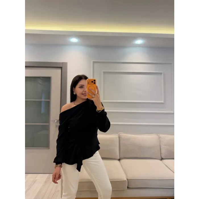 Önü Büzgülü Kayık Yaka Bluz