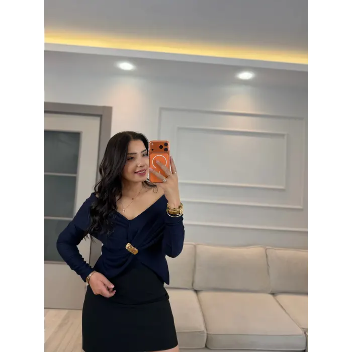 Şal Yaka Kruvaze Aksesuar Bluz