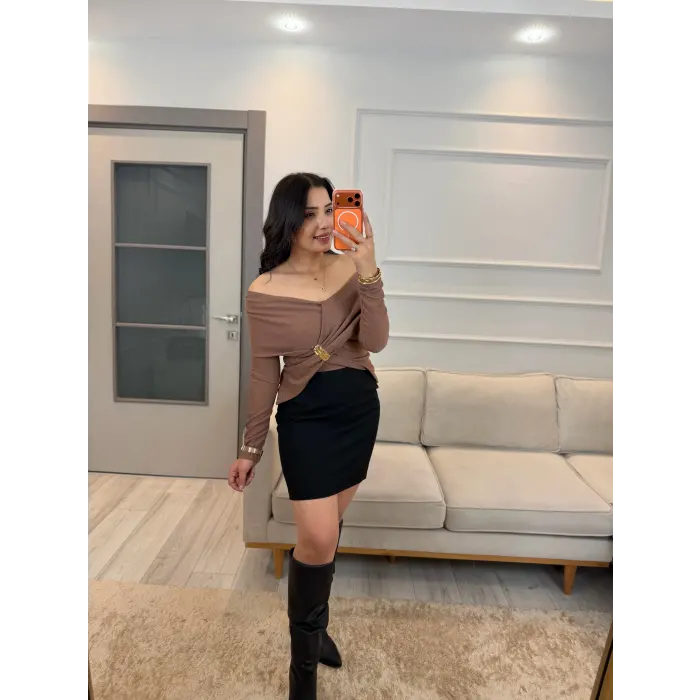 Şal Yaka Kruvaze Aksesuar Bluz