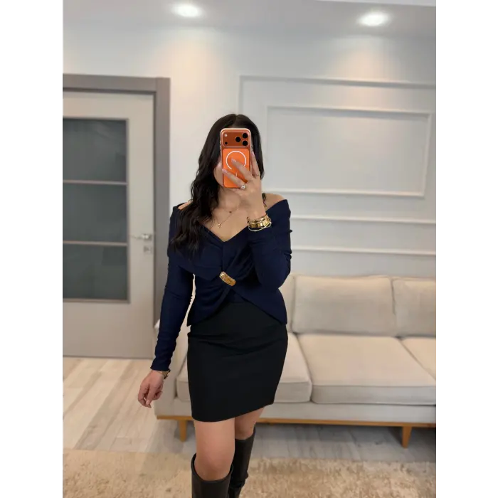 Şal Yaka Kruvaze Aksesuar Bluz