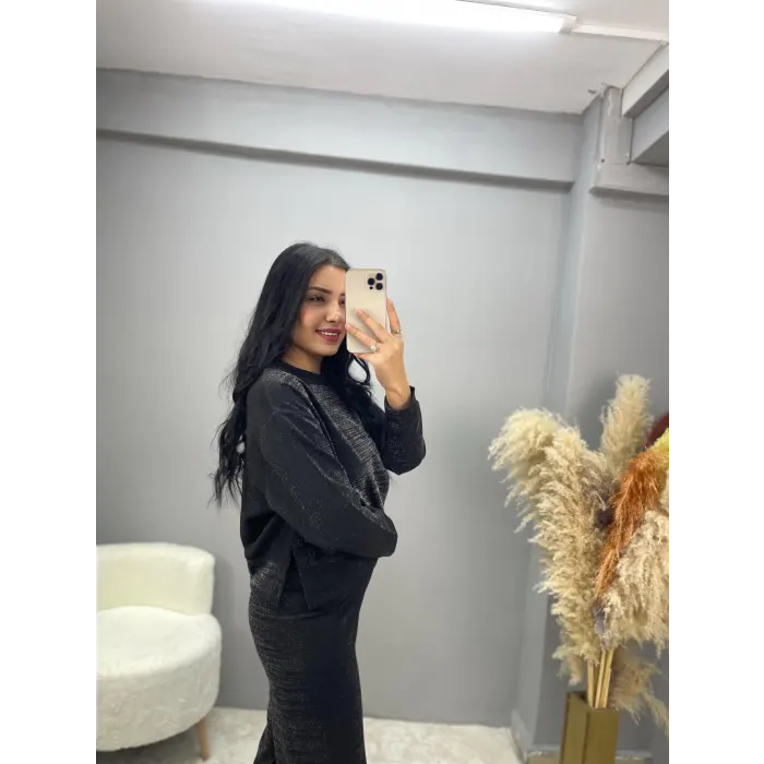 Sim Detaylı Yanları Yırtmaçlı Sweatshirt