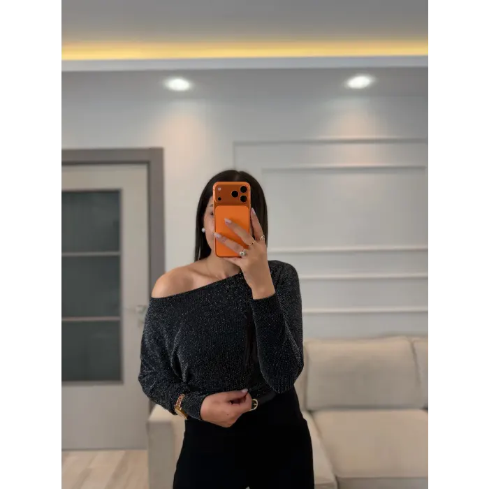 Simli Kayık Yaka Bluz