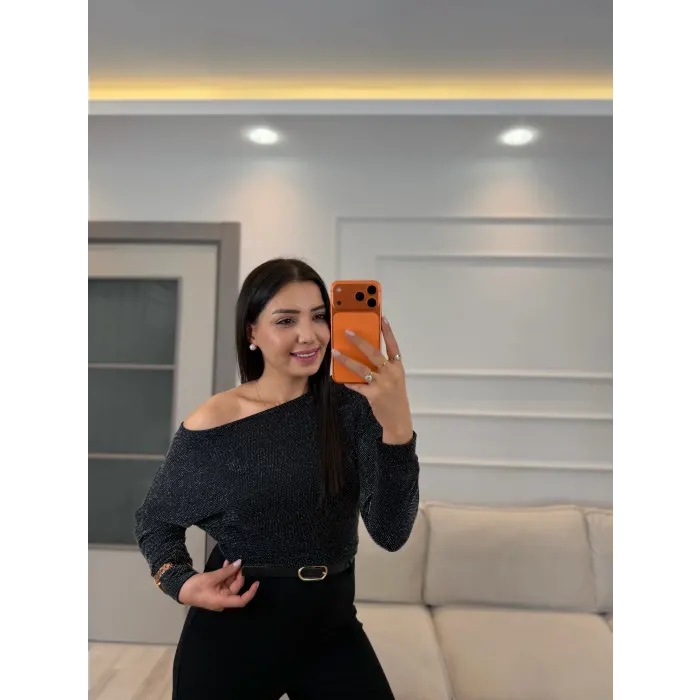 Simli Kayık Yaka Bluz