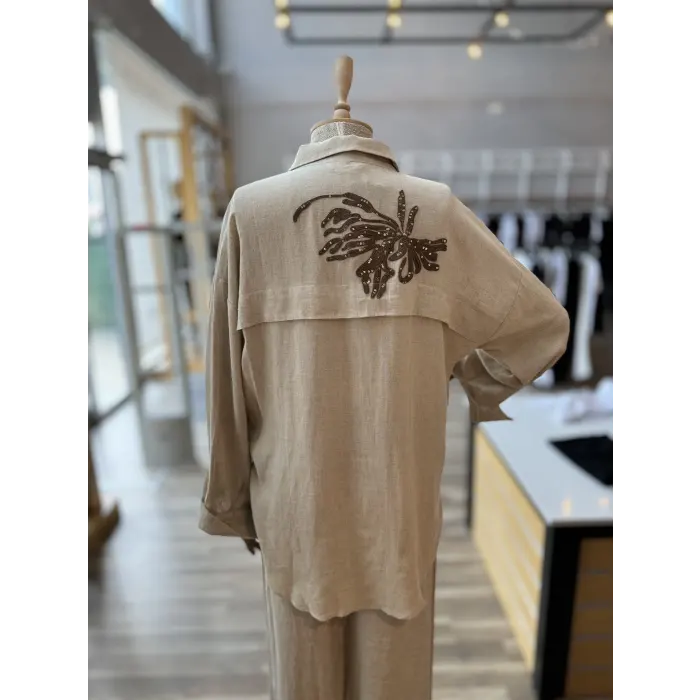 Süzene Nakışlı Arka Detaylı Gömlek