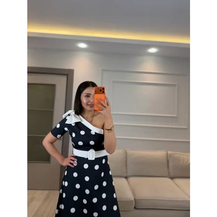 Tek Omuz Puantiyeli Kemerli Elbise