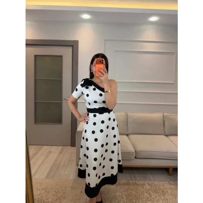 Tek Omuz Puantiyeli Kemerli Elbise