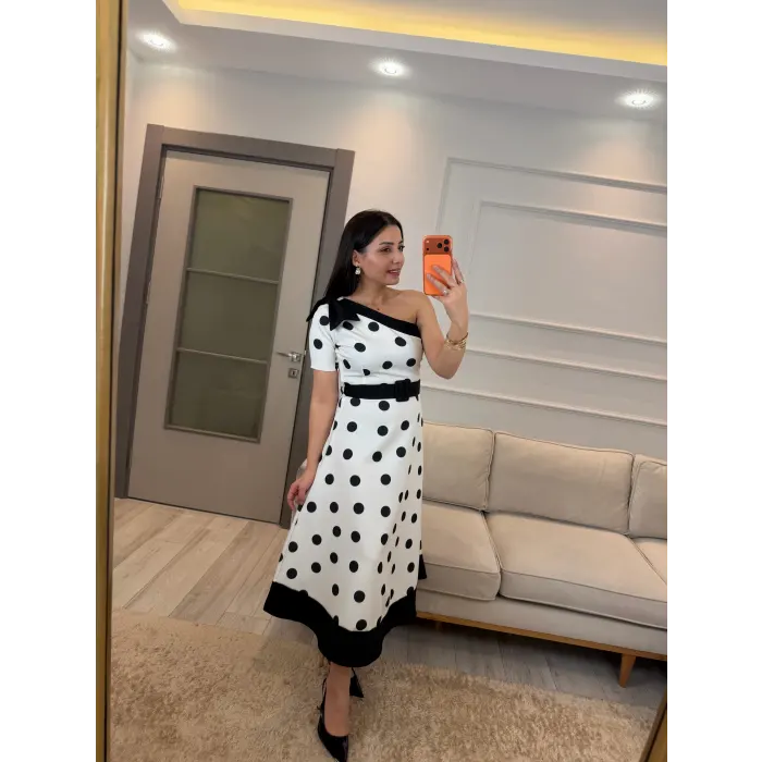 Tek Omuz Puantiyeli Kemerli Elbise