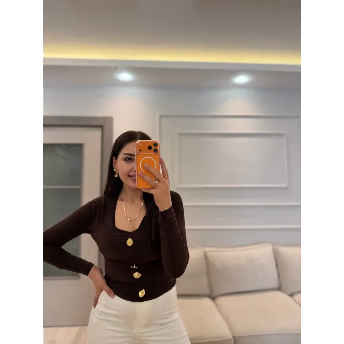 V Yaka Gold Düğmeli Sandy Bluz