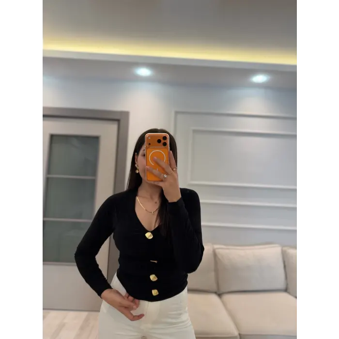 V Yaka Gold Düğmeli Sandy Bluz