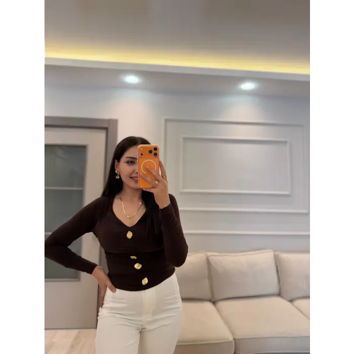 V Yaka Gold Düğmeli Sandy Bluz