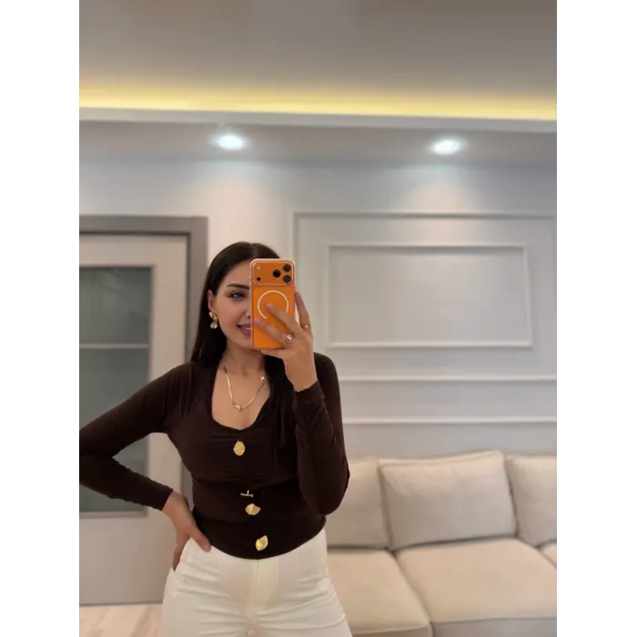 V Yaka Gold Düğmeli Sandy Bluz