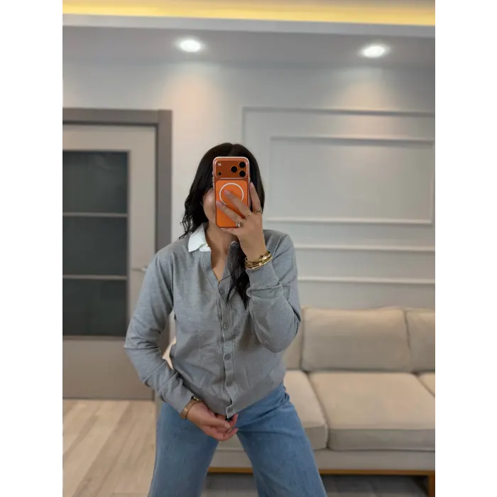 Yaka Detaylı Düğmeli Hırka