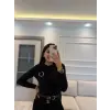 Göğüsü Tokalı Bluz