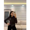 Göğüsü Tokalı Bluz
