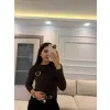 Göğüsü Tokalı Bluz
