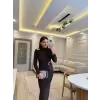 Omuz Düğme Detaylı Vatkalı Sandy Elbise