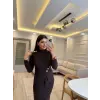 Omuz Düğme Detaylı Vatkalı Sandy Elbise