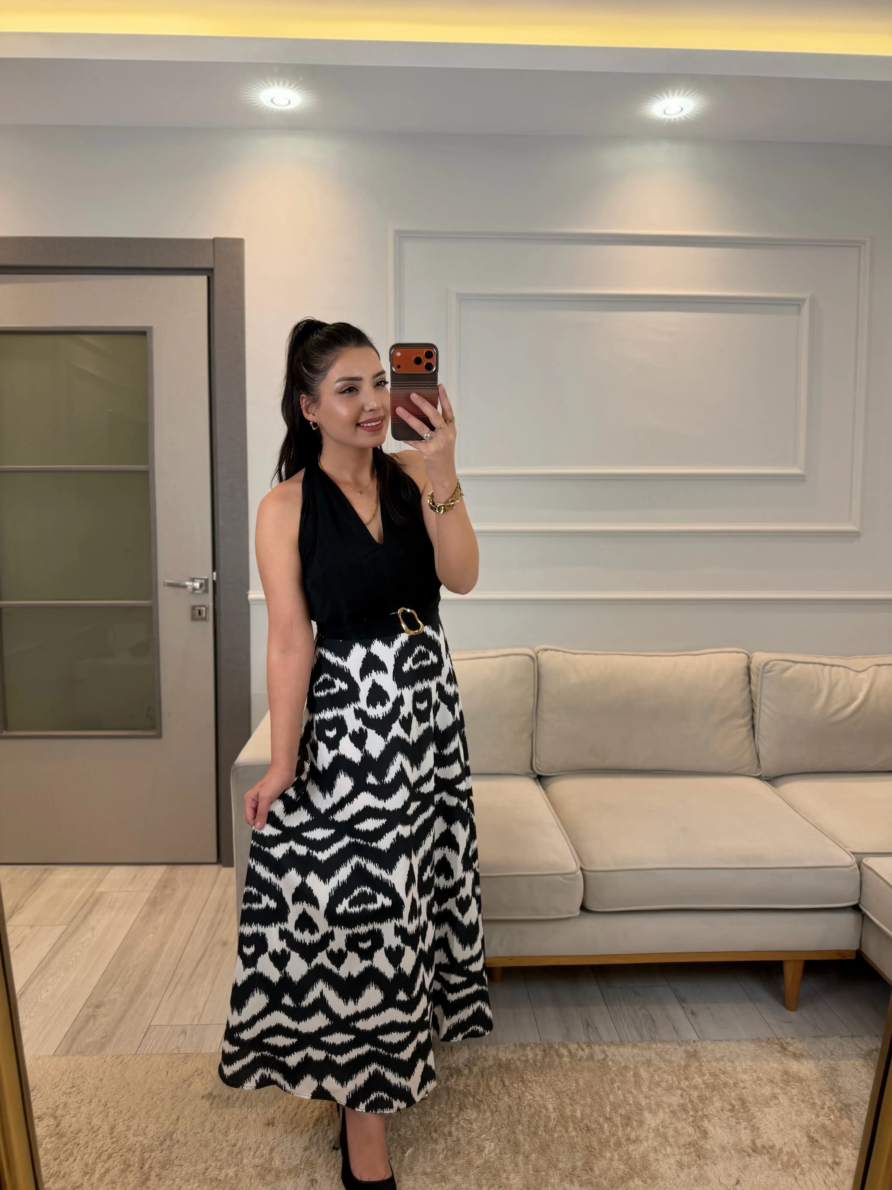 Boyundan Bağlamalı Kemerli Elbise