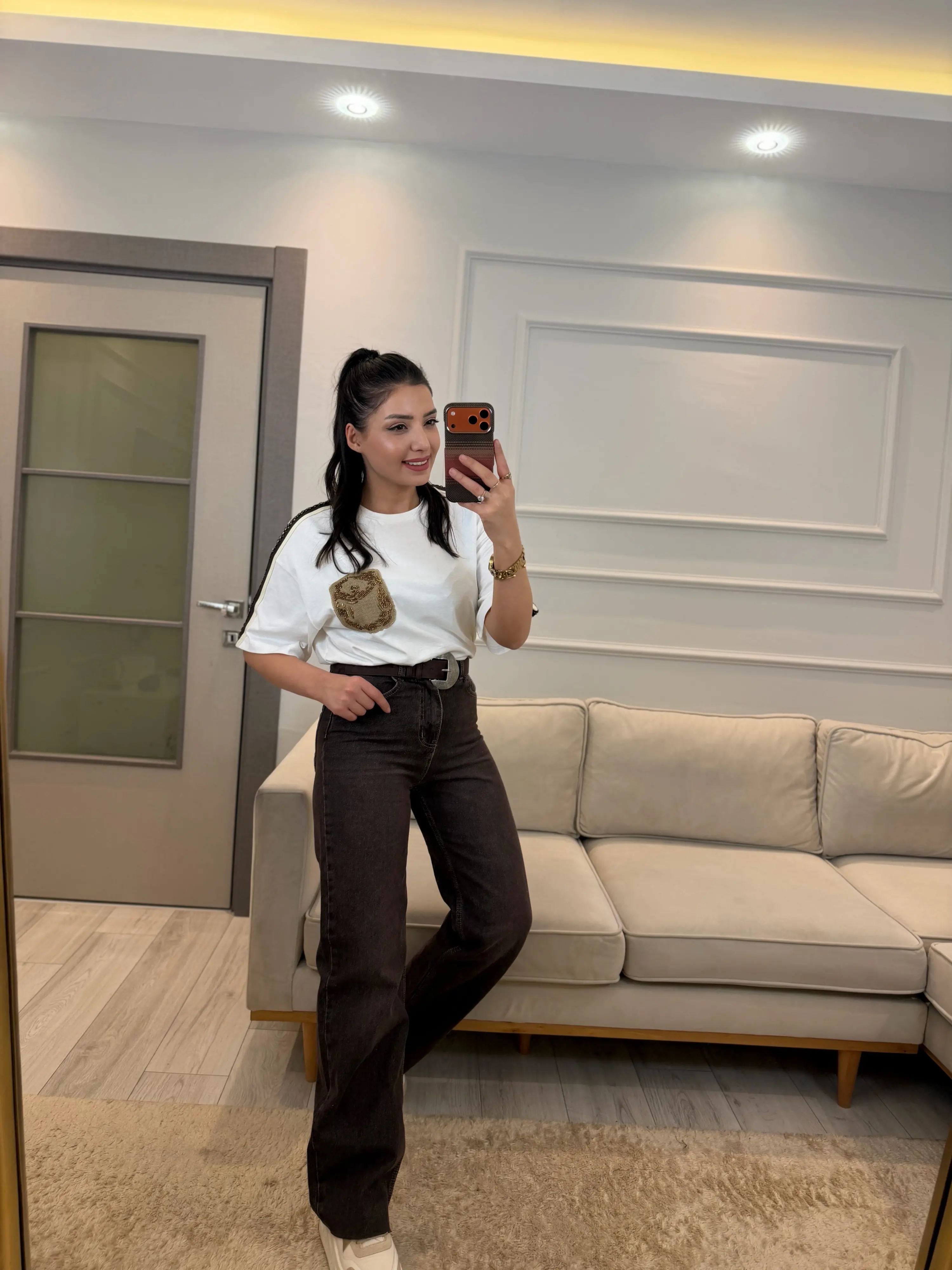 Cep Nakış Detaylı T-Shirt