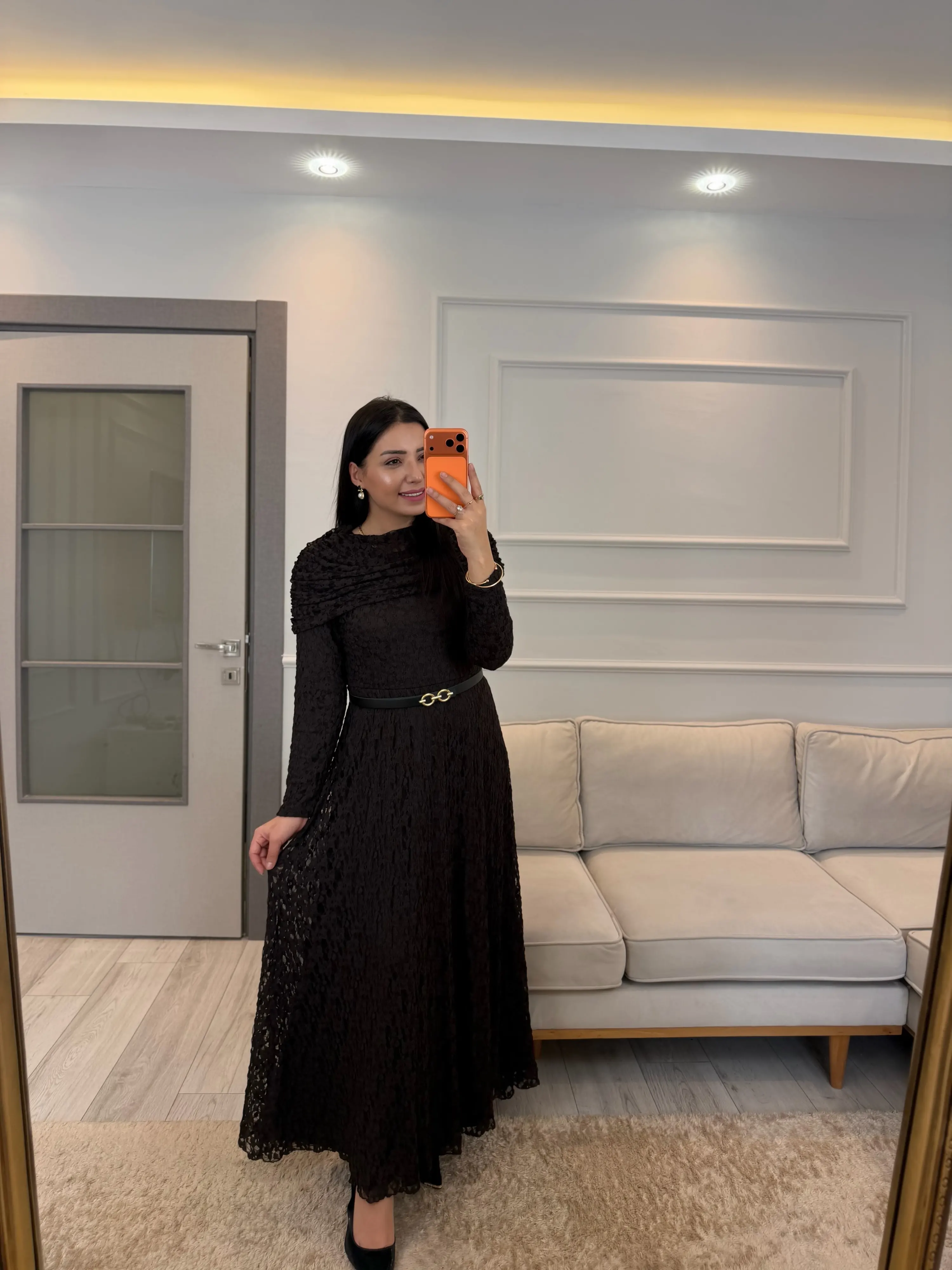 Tasarım Kapalı Madonna Detaylı Güpür Elbise