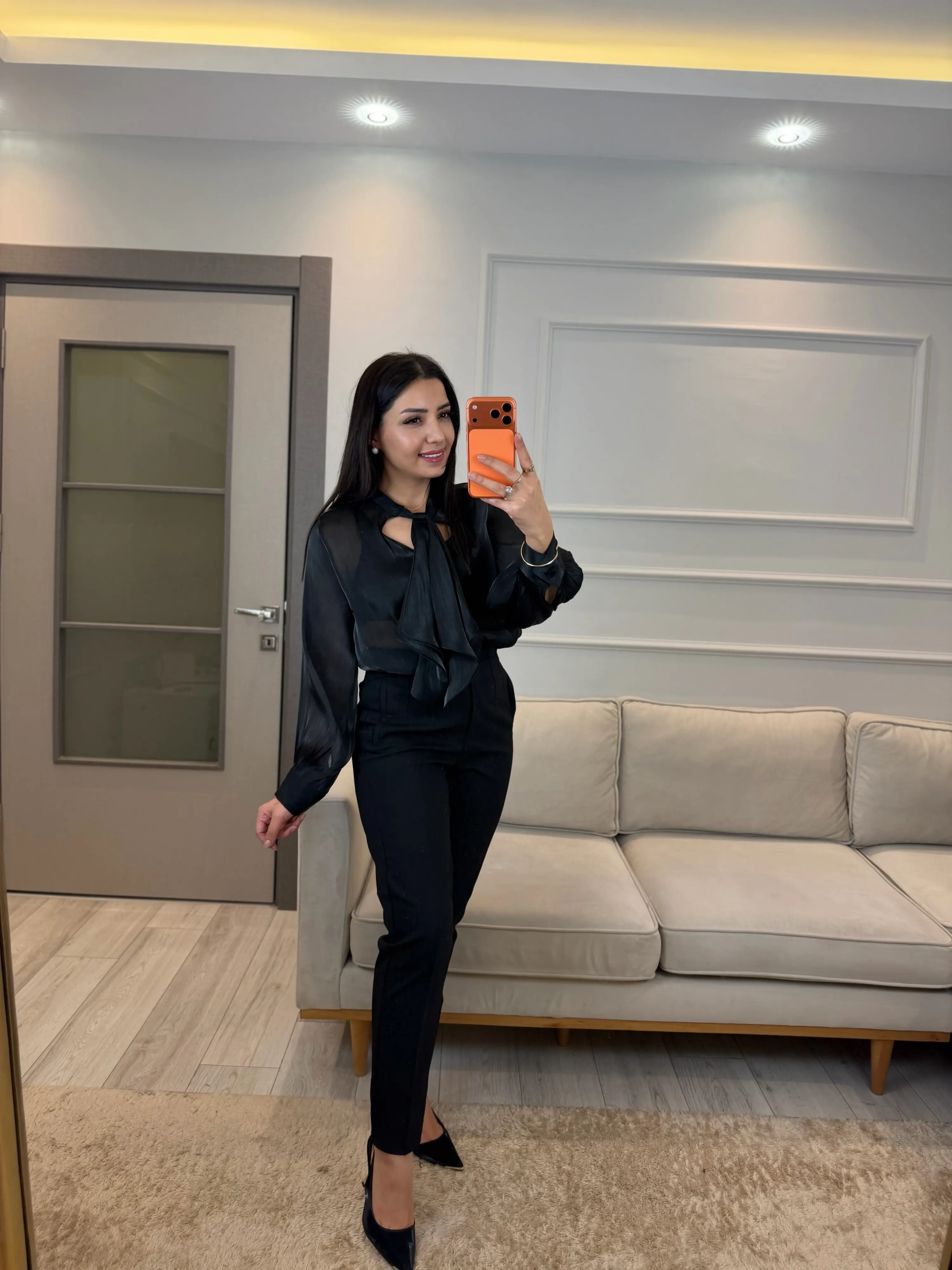 Organize Fular Detaylı Gömlek