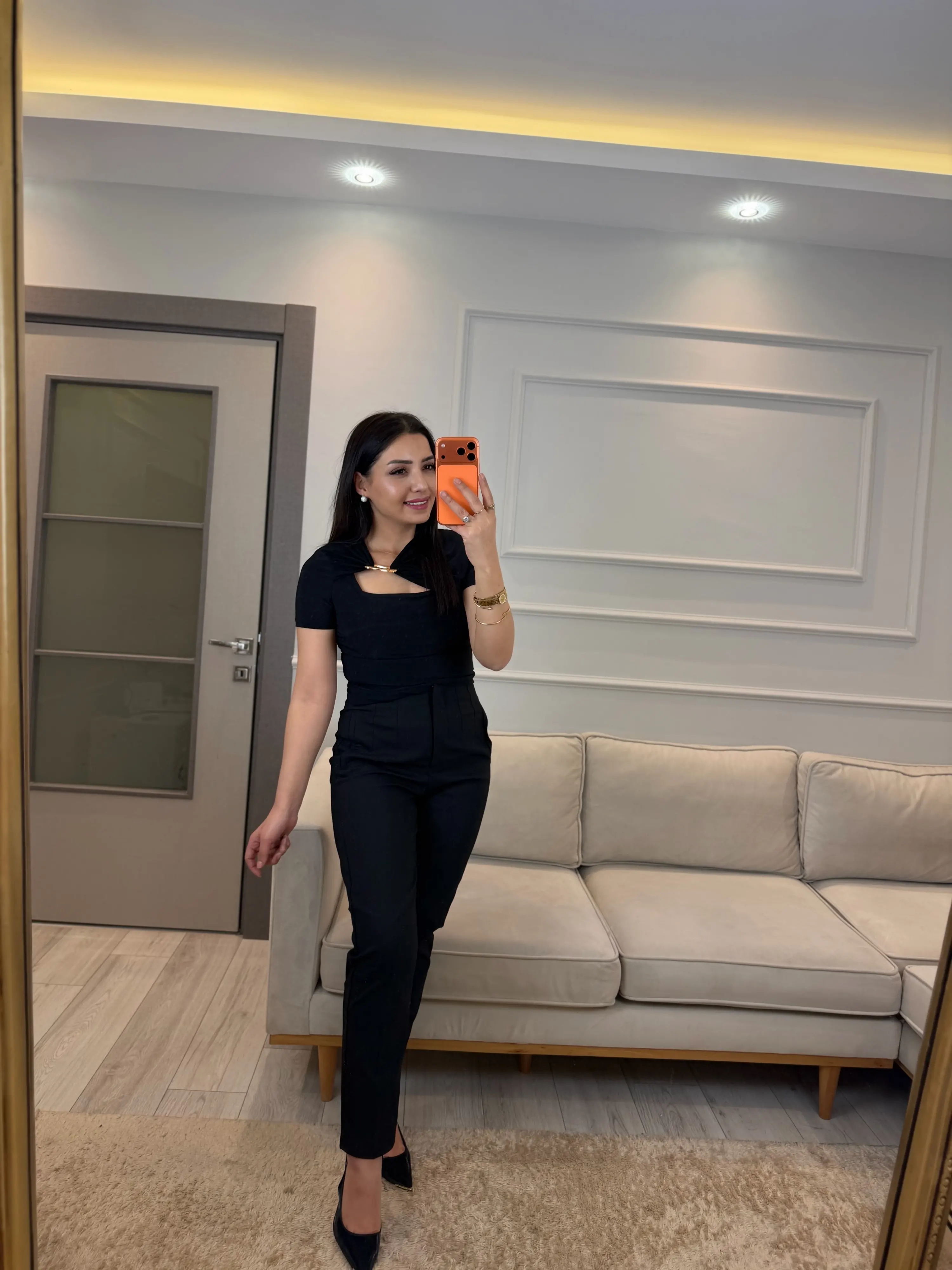 Yaka Dekolte Toka Detaylı Bluz