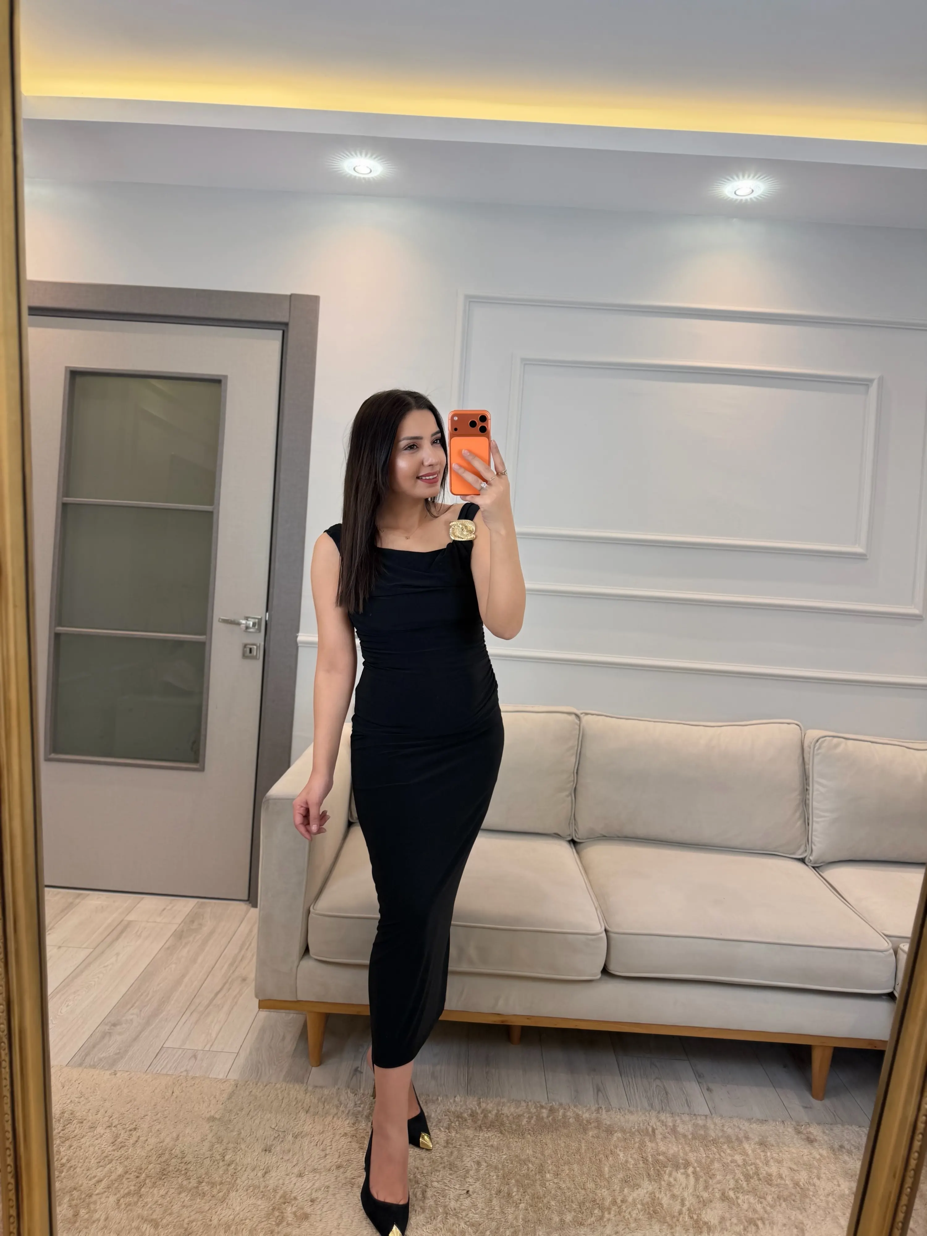 Aksesuar Detaylı Drapeli Elbise