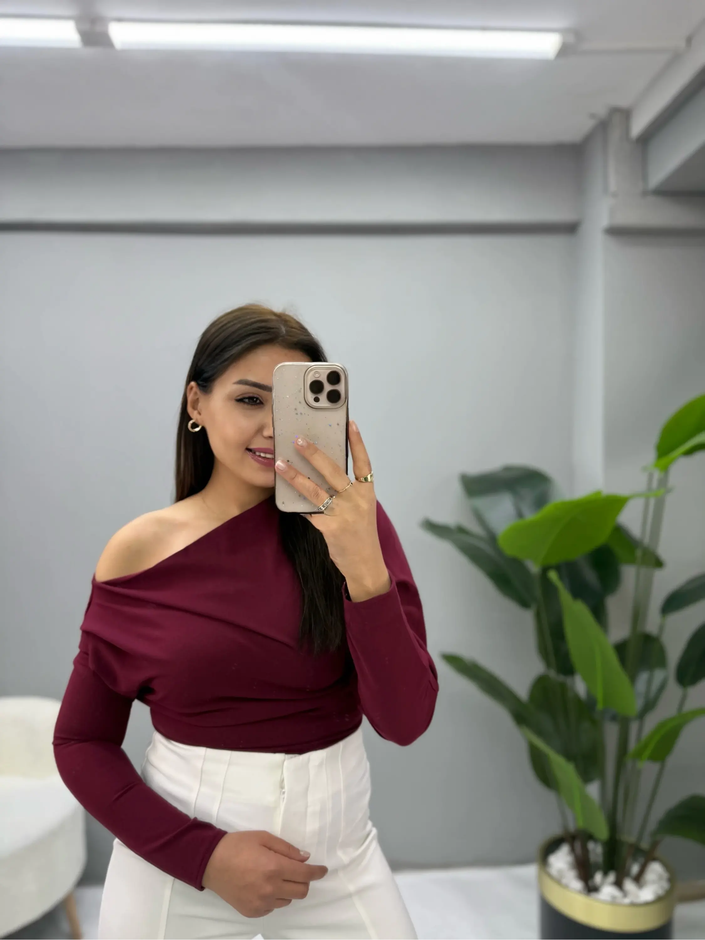 Düşük Omuz Drapeli Asimetrik Bluz