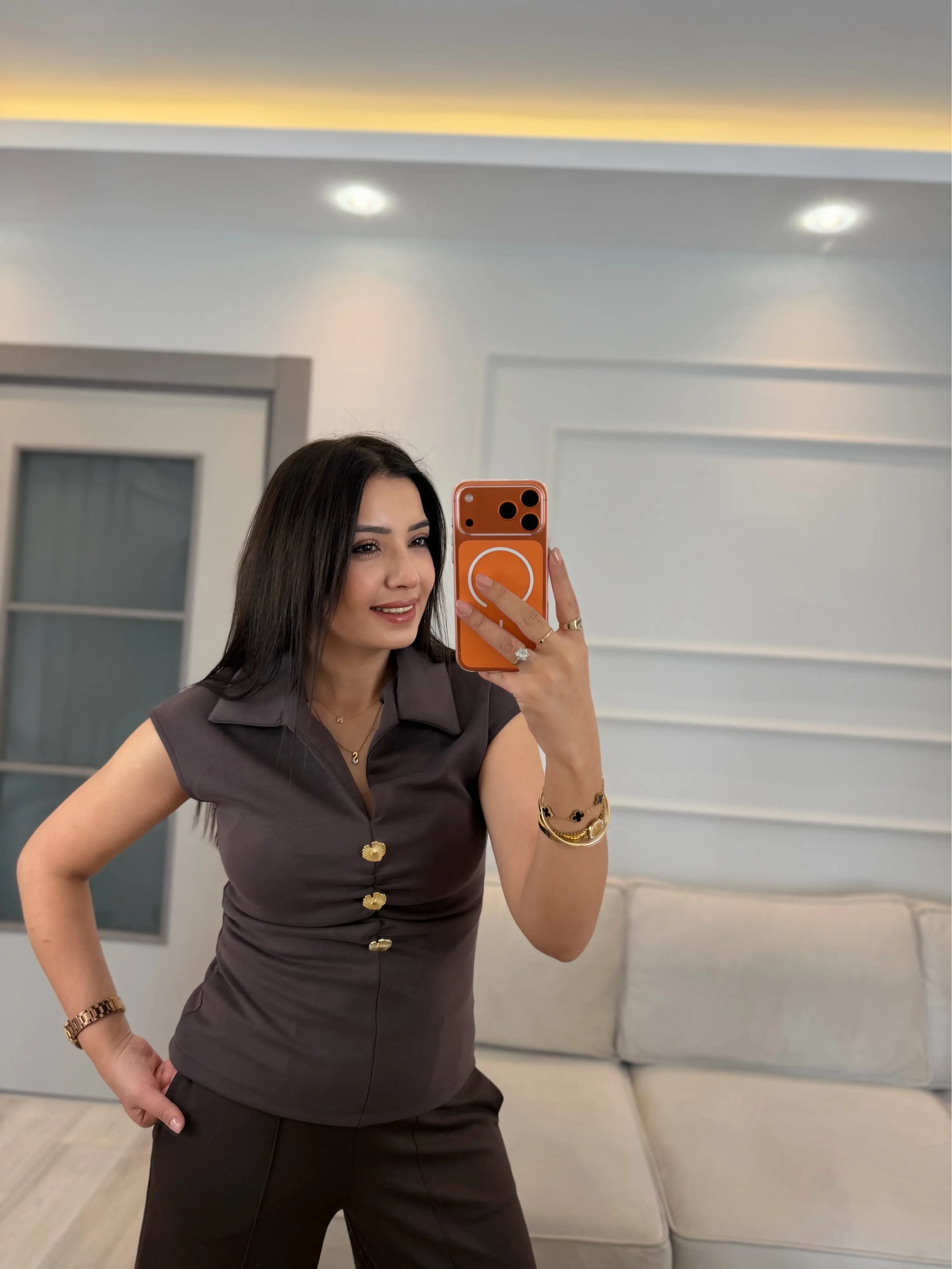 Gold Aksesuar Detaylı Drapeli Modal Bluz