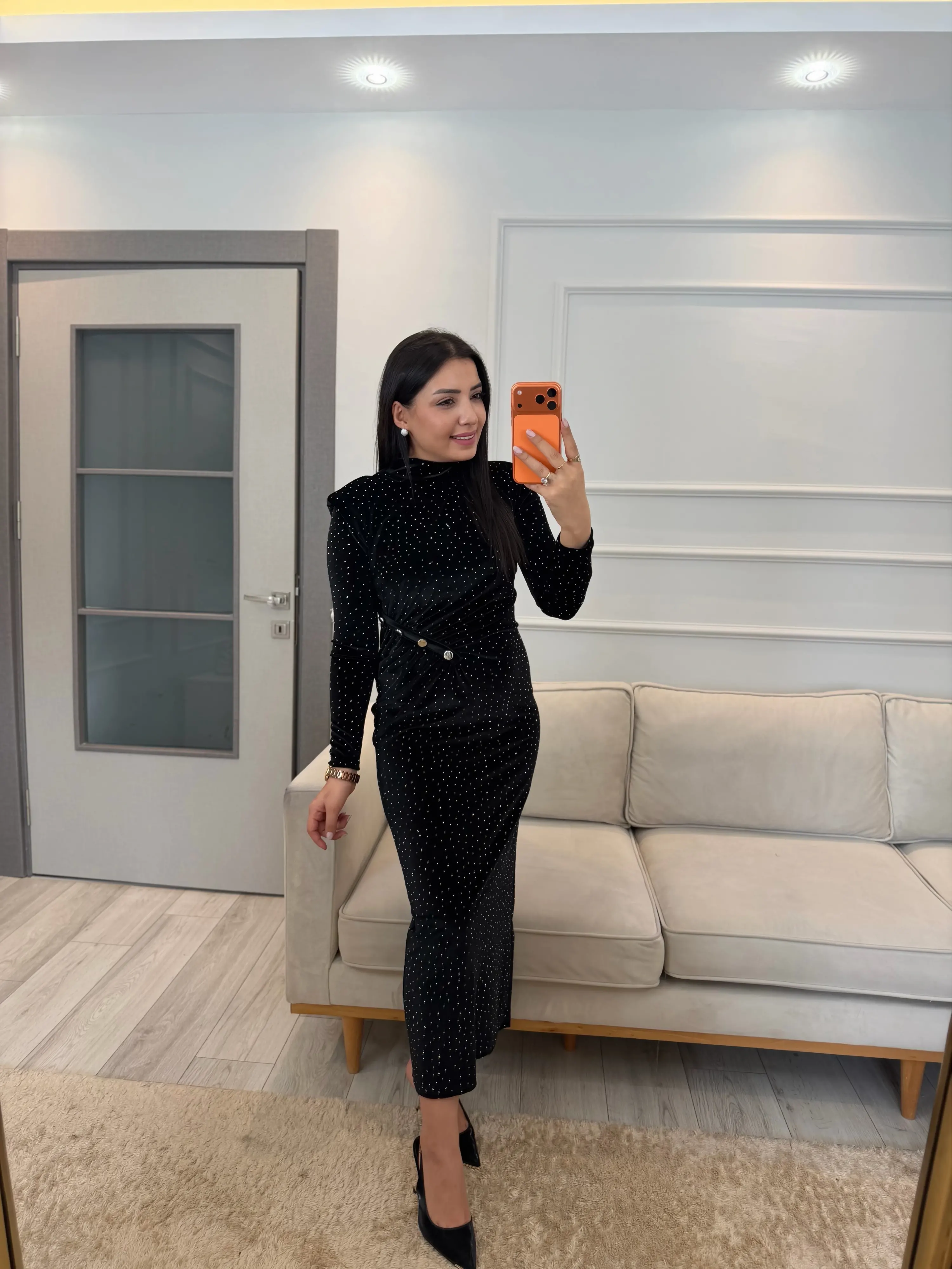 Serpme Taşlı Ön Düğmeli Kadife Elbise