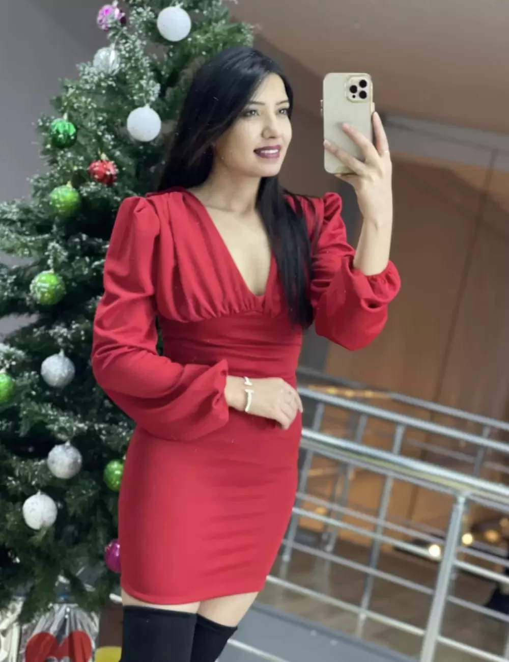 DAJA OMUZ VE GÖGÜS PİLELİ ELBİSE