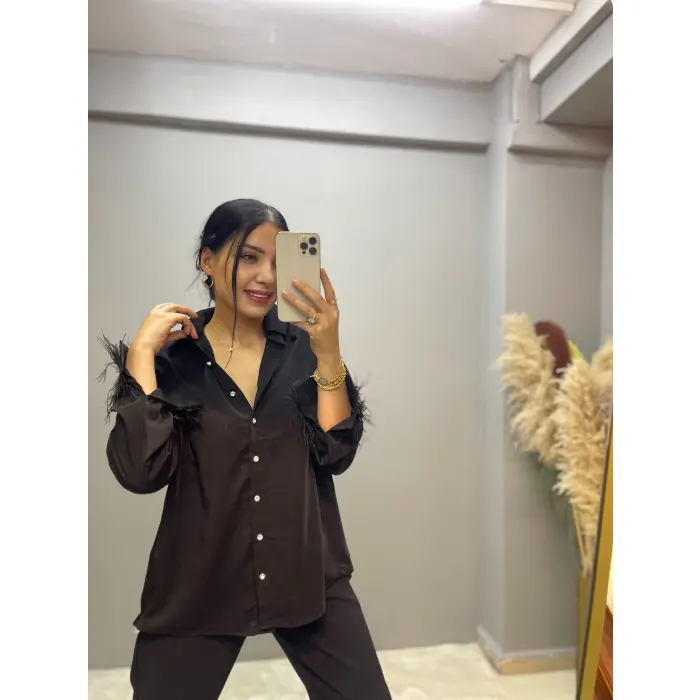 Darin Kolları Tüy Detaylı Gömlek