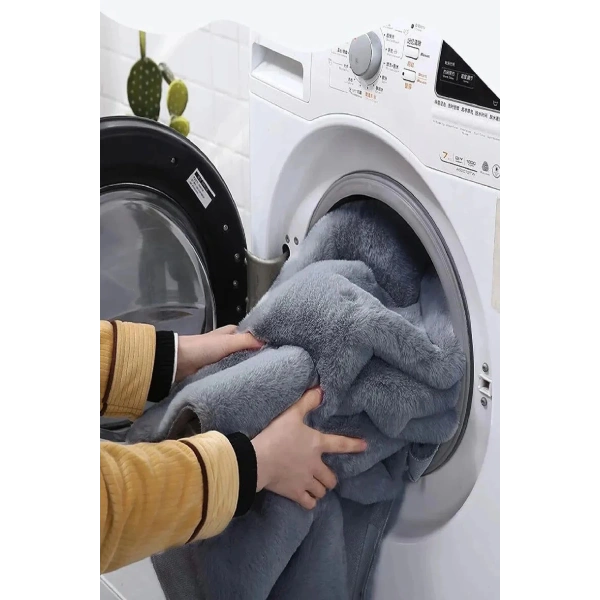 Bej Post Peluş Tavşan Tüyü Kaymaz Taban Makinede Yıkanabilir Toz Vermez Halı Yolluk Kilim