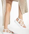 24413-841 Beyaz Dolgu Topuk Kadın Sandalet