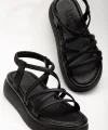 24413-841 Siyah Dolgu Topuk Kadın Sandalet