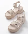 24414-1005 Bej Günlük Çapraz Dolgu Topuk Kadın Sandalet