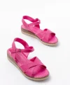692-564 Fuşya Ortopedik Taban Çapraz Tokalı Kadın Sandalet