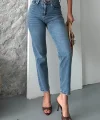 Mom fit kar yıkama bıyık detaylı jeans pantolon d2006