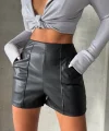 Parçalı cepli deri şort siyah w26312