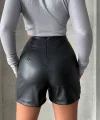 Parçalı cepli deri şort siyah w26312