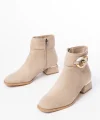 RM-504 Bej Süet Toka Aksesuarlı Topuklu Fermuarlı Günlük Kadın Bot
