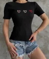 Üçlü kalp nakışlı bluz