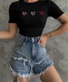 Üçlü kalp nakışlı bluz