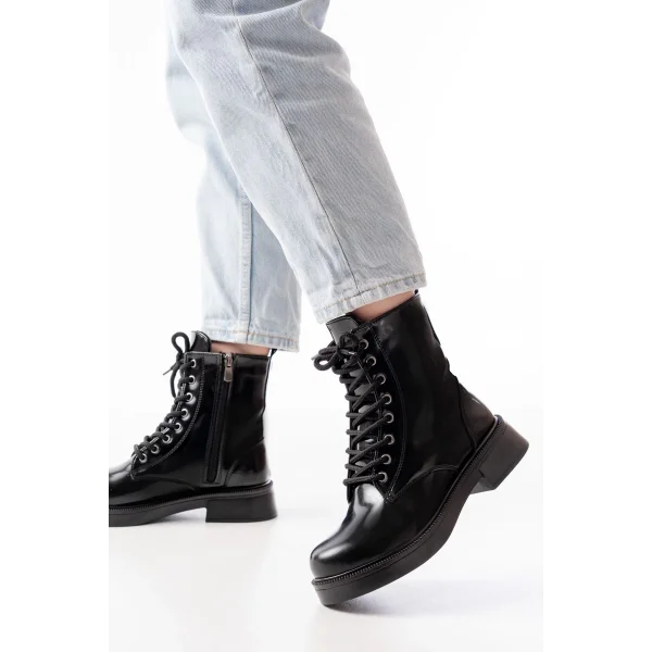 02-356 Siyah Rugan Düz Topuklu Bağcıklı Fermuarlı Günlük Kadın Bot