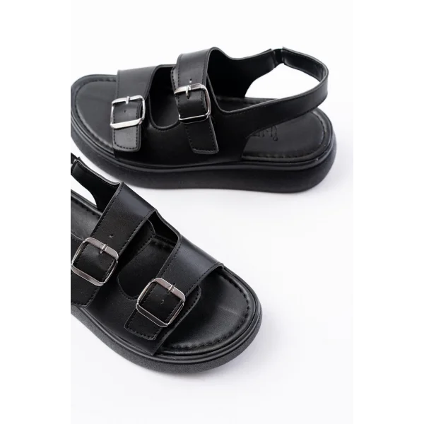 24413-572 Siyah Günlük Dolgu Topuk Toka Aksesuarlı Kadın Sandalet