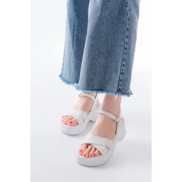 24414-1005 Beyaz Günlük Çapraz Dolgu Topuk Kadın Sandalet