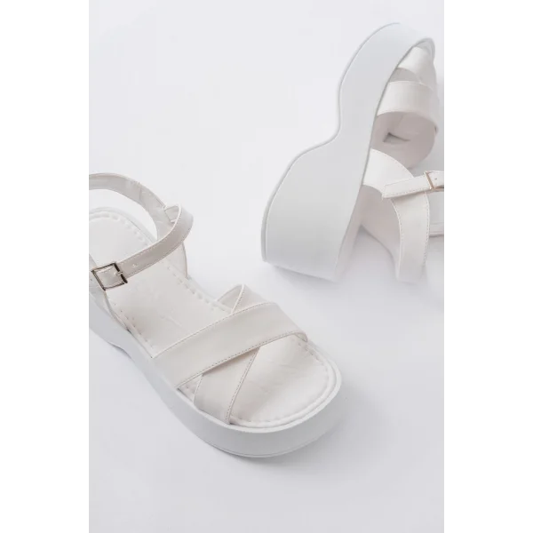 24414-1005 Beyaz Günlük Çapraz Dolgu Topuk Kadın Sandalet