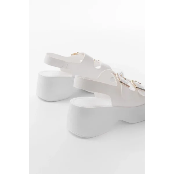 24414-572 Beyaz Tokalı  Günlük Dolgu Topuk Kadın Sandalet