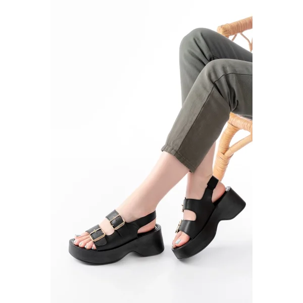 24414-572 Siyah Tokalı  Günlük Dolgu Topuk Kadın Sandalet